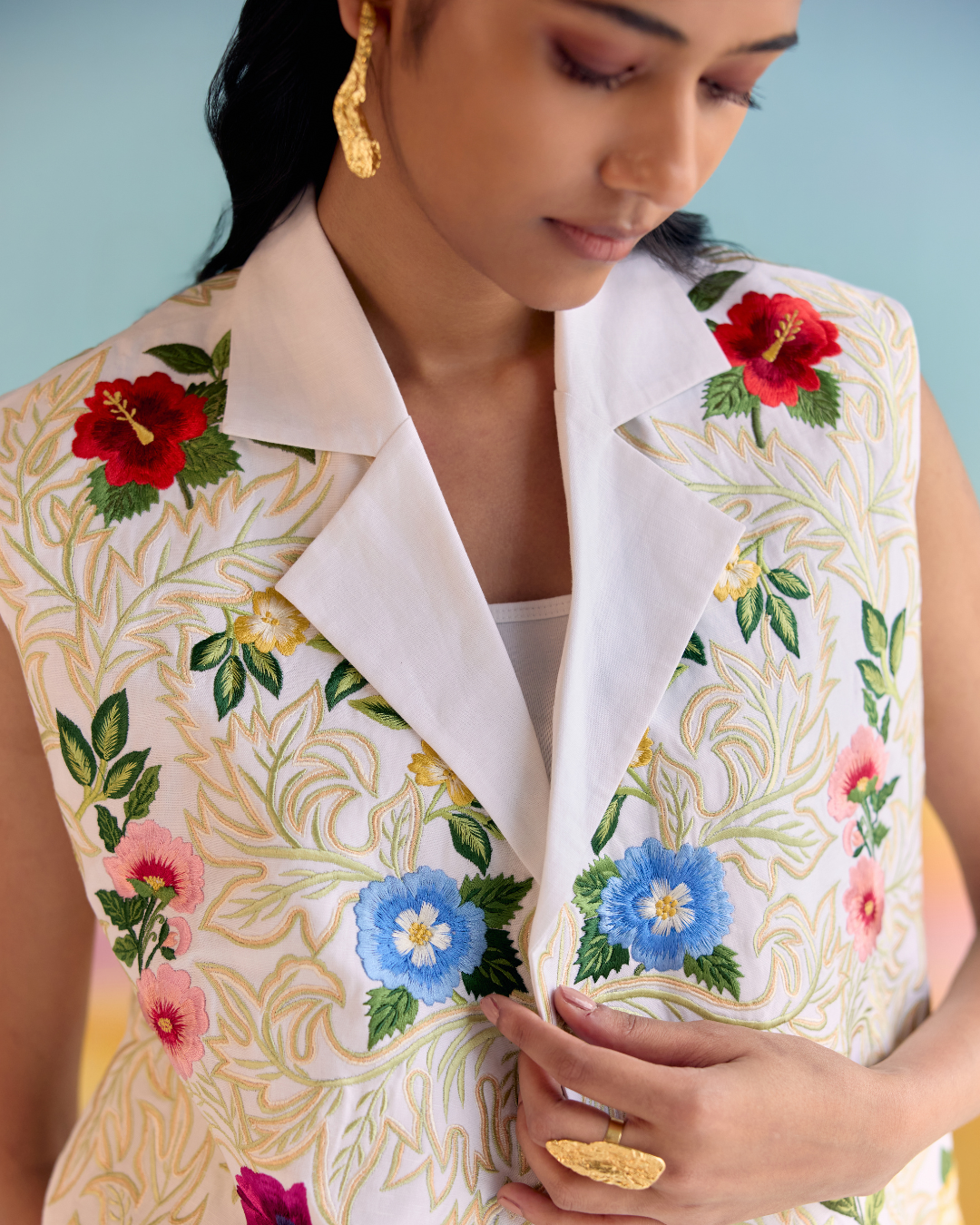 WHITE GARDEN BLOOM WAISTCOAT