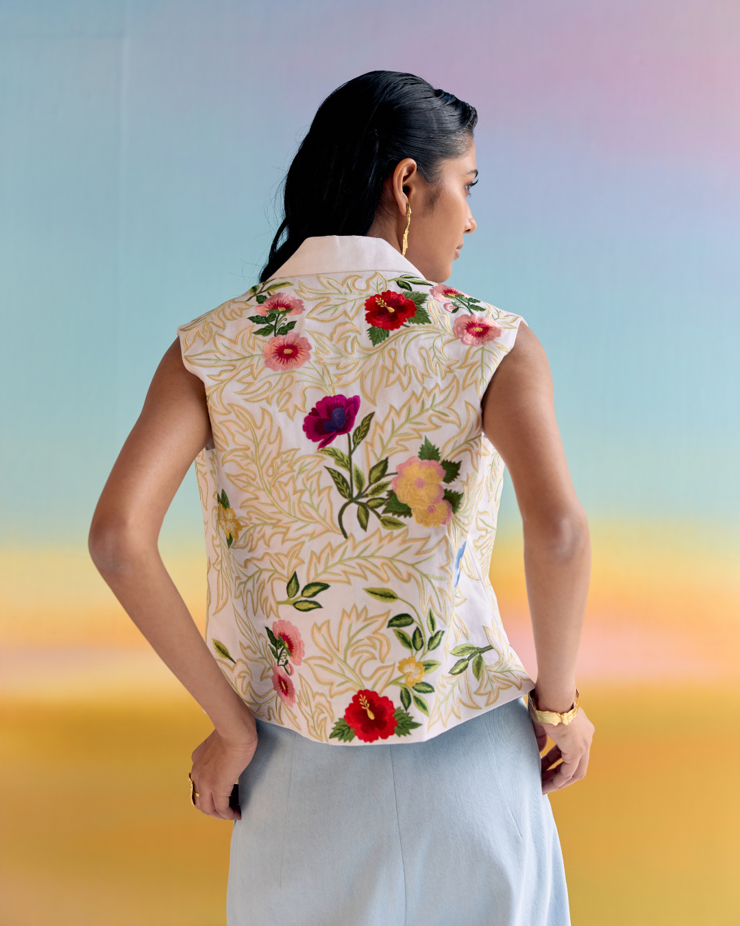 WHITE GARDEN BLOOM WAISTCOAT