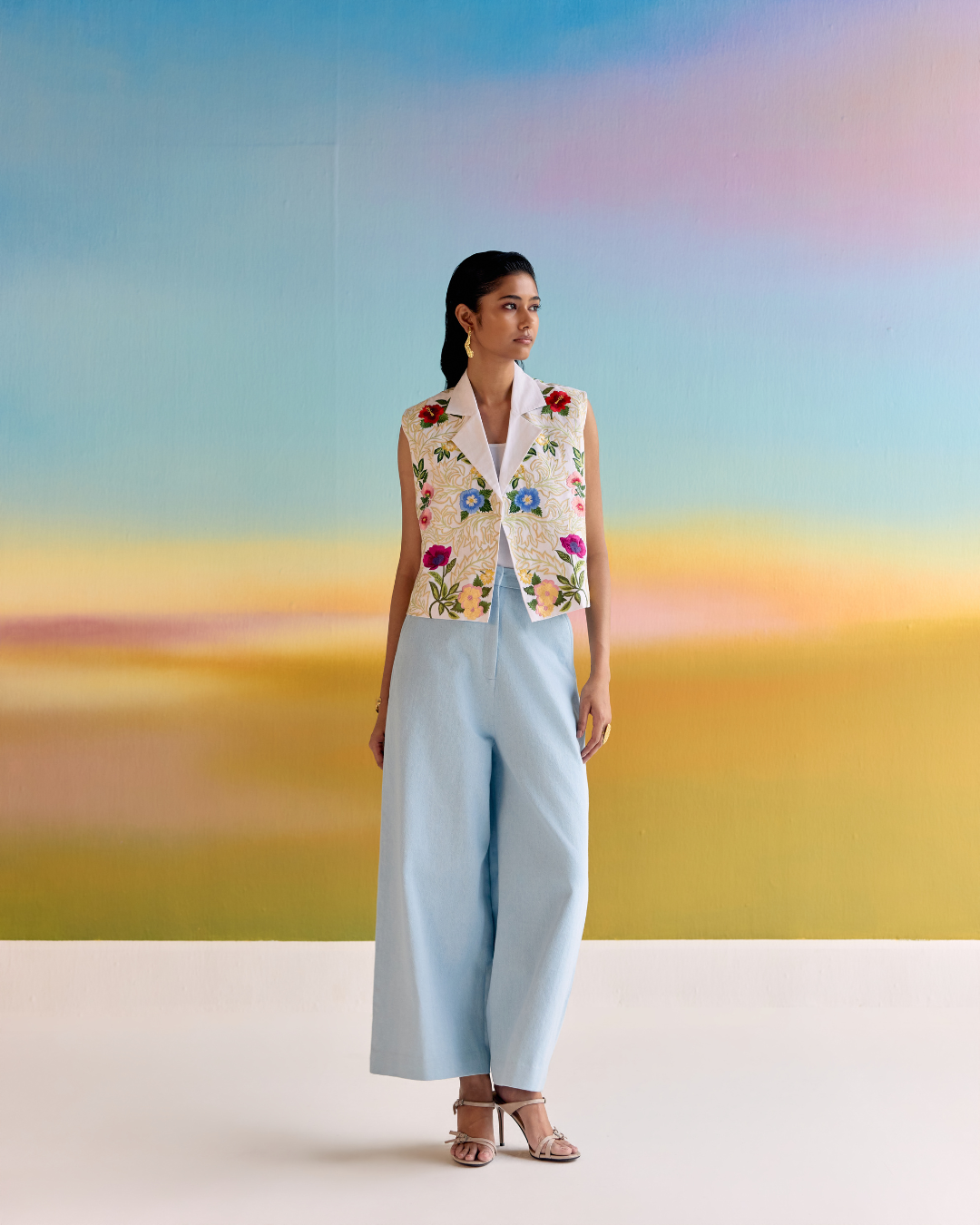 WHITE GARDEN BLOOM WAISTCOAT